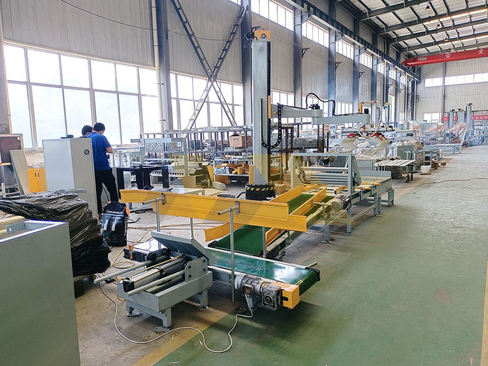Fanuc M-20iD vs UR20 robotic arms comparison palletizer machine