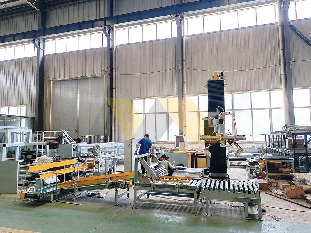 worker programming palletizer machine interface with multiple products palletizer machine