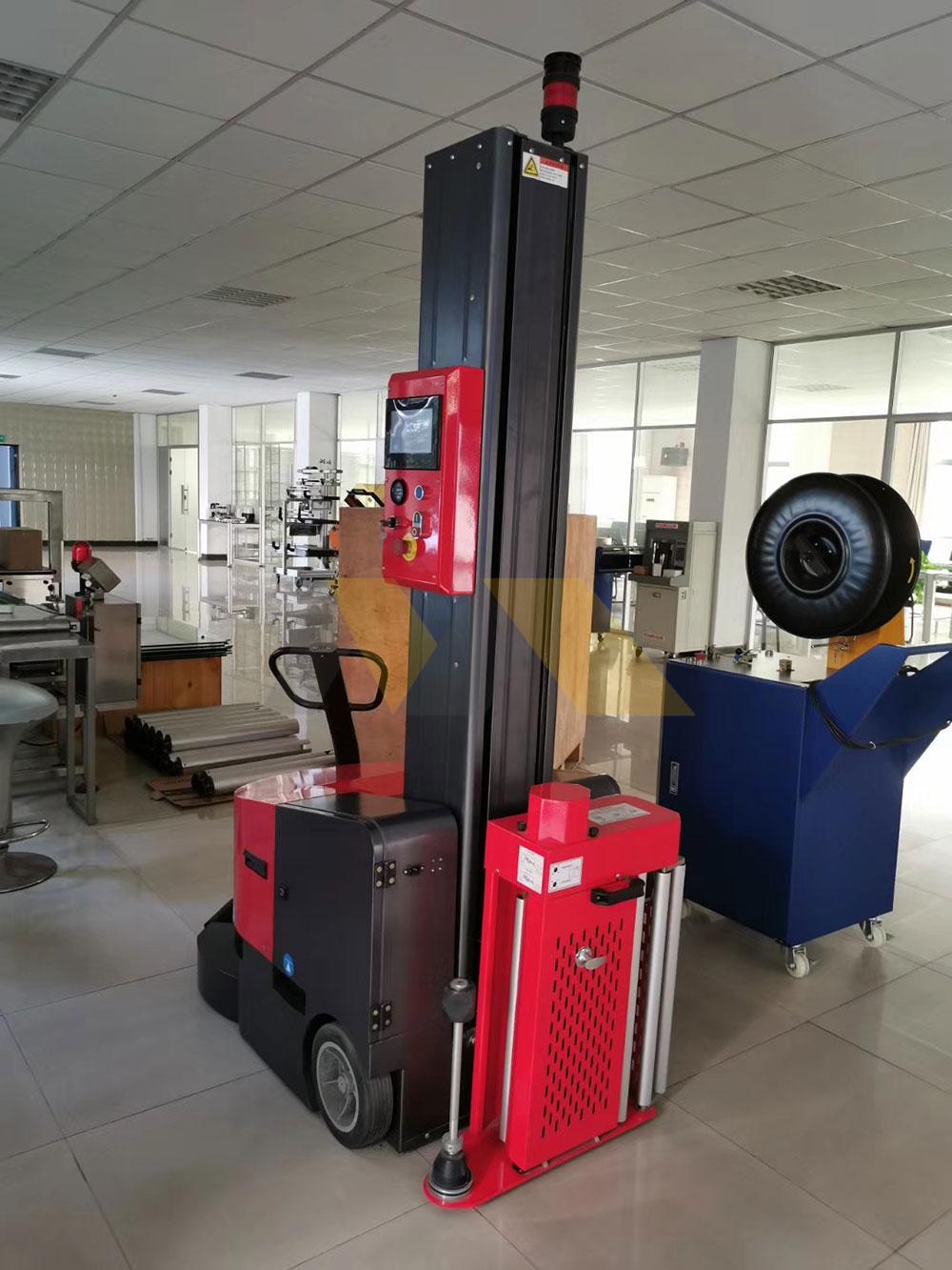Warehouse robot arm palletizing and wrapping machine